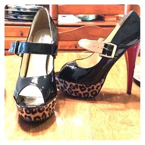 Stylish shoe!! Only worn once or twice..